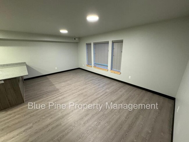 Building Photo - 280 East Lorene Street