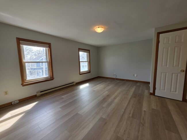 Building Photo - 556 Albert St