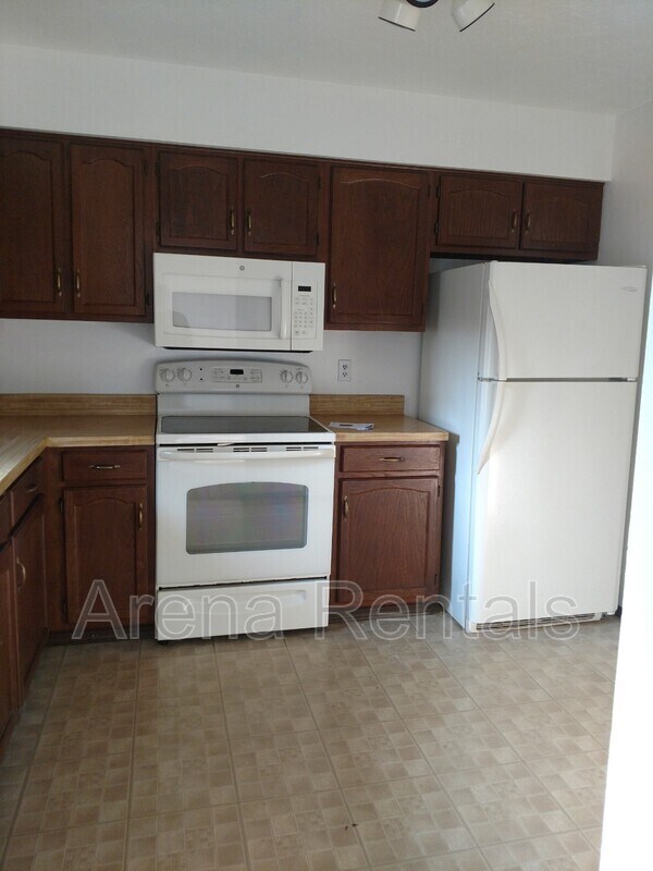 Building Photo - 4770 Charing Dr