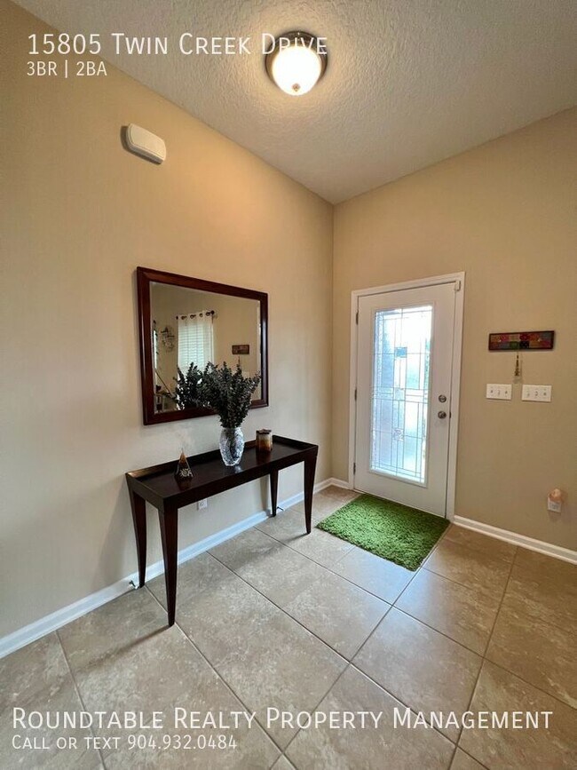 Building Photo - 15805 Twin Creek Dr