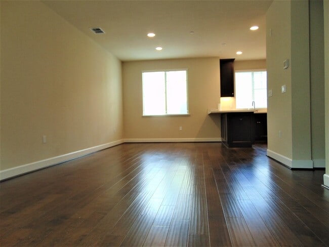 Foto del edificio - Beautiful Brand New Townhome in Sage Community