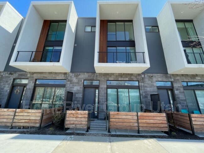 Building Photo - 877 S 200 W
