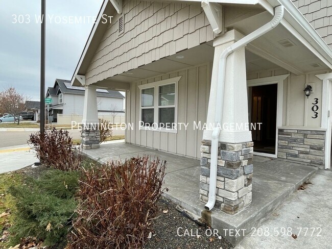 Building Photo - 303 W Yosemite St