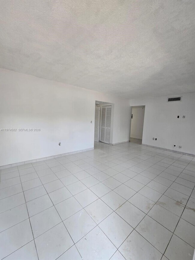 Foto del edificio - 685 W Park Dr