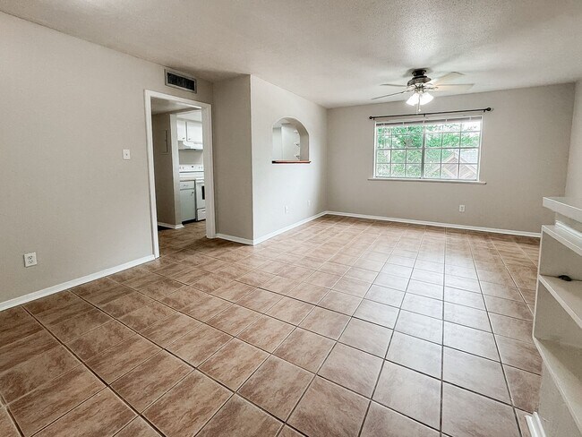 Building Photo - Beautiful Condo Near Moncus Park