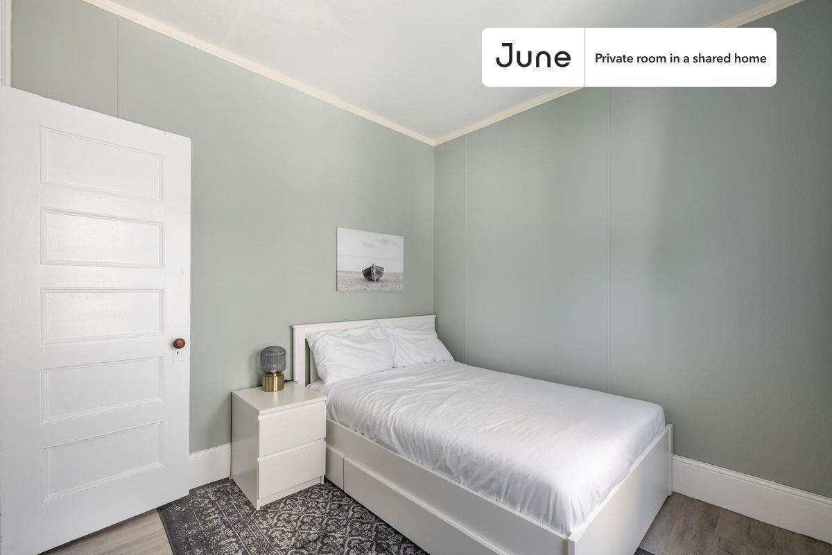 Primary Photo - Private bedroom in 4 bed/1 bath Home