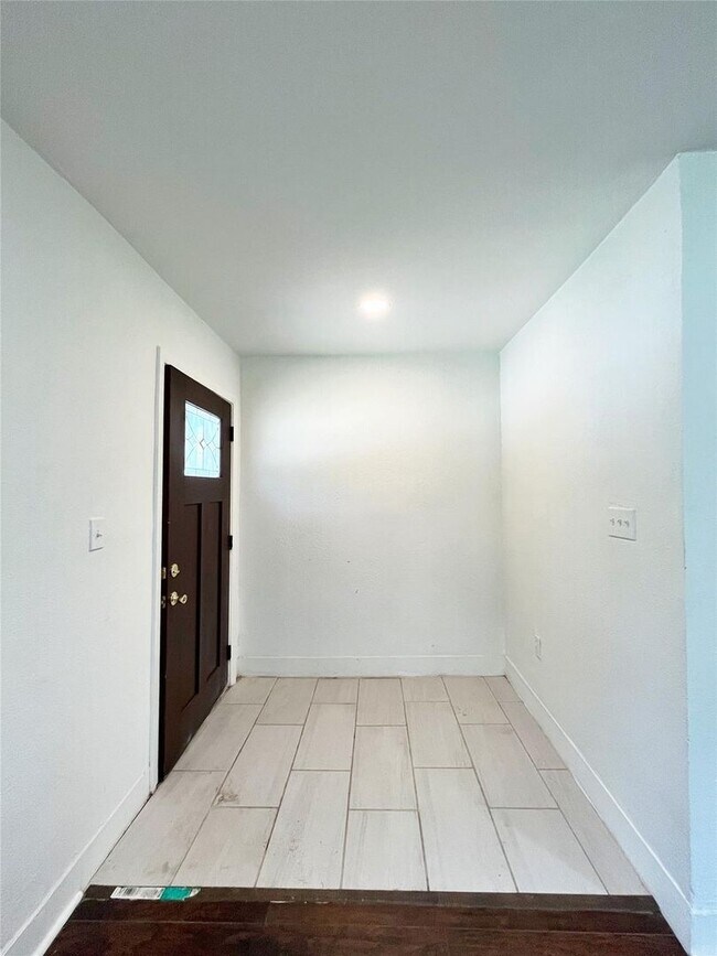 Foto del edificio - Remodeled 2 Bedroom, 2 Bath Home Reay for New Tenants- Lots of Storage- Near Historic Riverside- ...