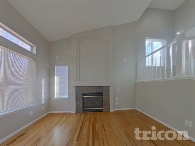 Foto del edificio - 301 Kingbird Cir