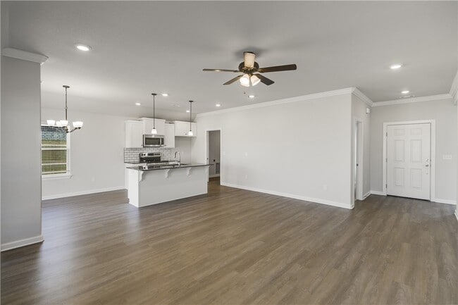 Building Photo - 460 Willow Dr