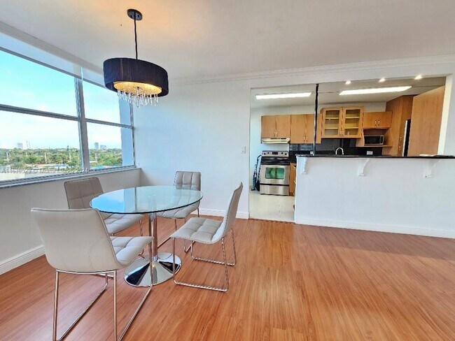 Foto del edificio - 1300 NE Miami Gardens Dr
