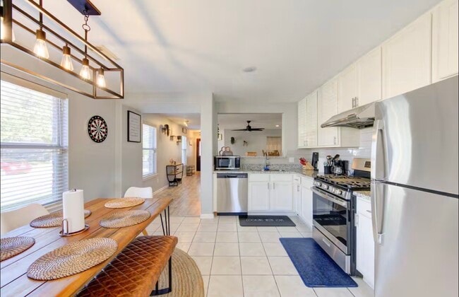 Foto del edificio - 13131 Dawn Hollow Ln