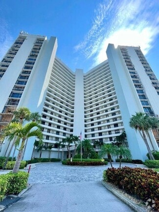 Building Photo - 9650 S Ocean Dr