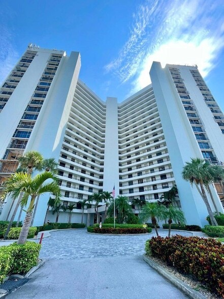 Foto del edificio - 9650 S Ocean Dr