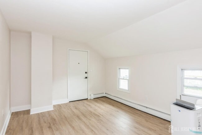 Foto del edificio - 176 Manalapan Rd