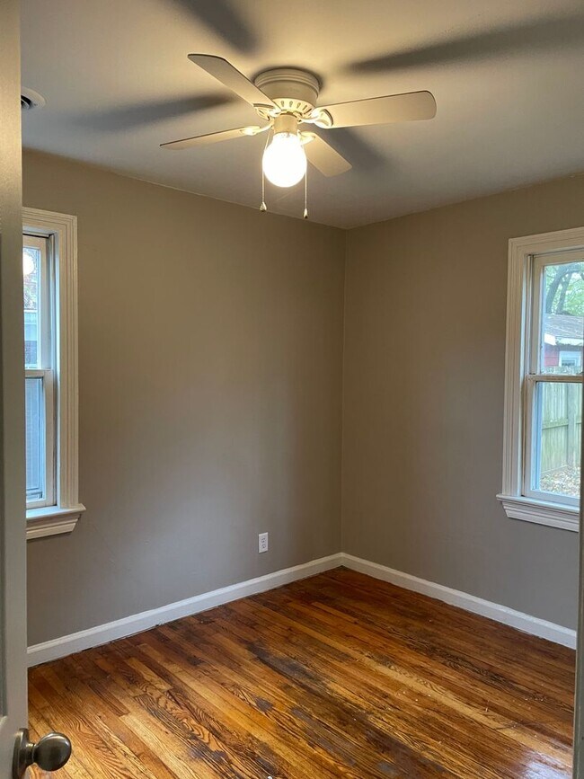 Foto del edificio - New kitchen!  3 beds, 1 bath large fenced yard