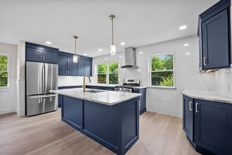 Building Photo - 857 Green Valley Dr