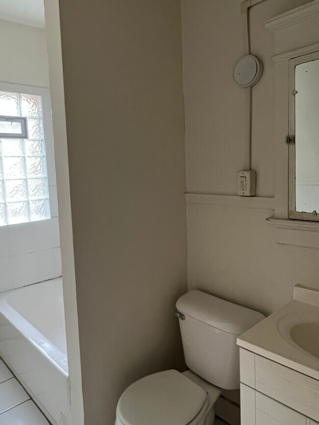 Foto del edificio - 2313 E Webster Pl