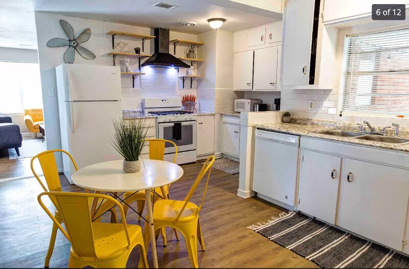 Building Photo - 2741 Magnolia Ave