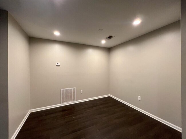 Foto del edificio - 3312 Pine Heights Dr NE