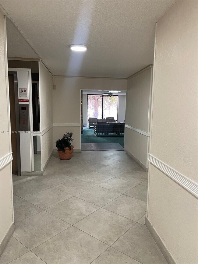Foto del edificio - 5530 NW 44th St