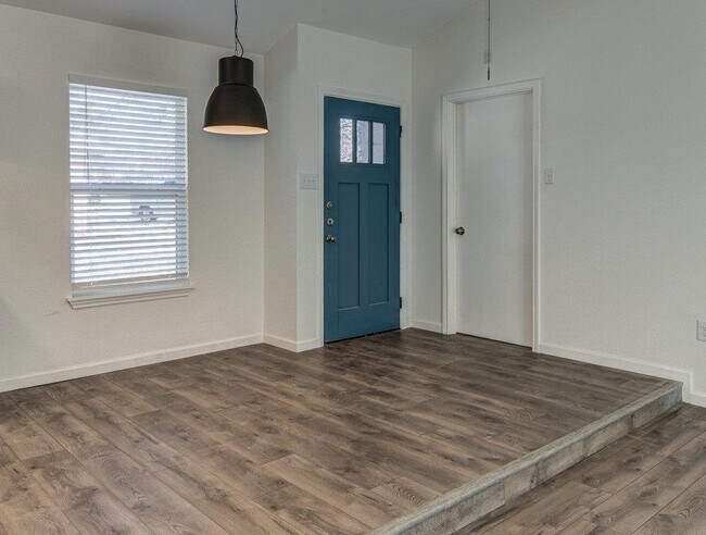 Foto del edificio - 5706 Gloucester Ln