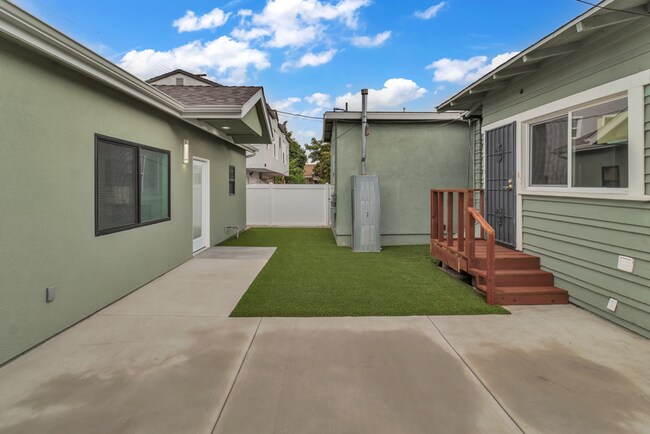 Building Photo - 3965 La Salle Ave