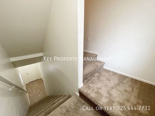 Building Photo - GORGEOUS THREE STORY 3 BEDROOM TOWNHOME IN...