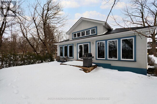 Photo du bâtiment - 307B QUEEN STREET S