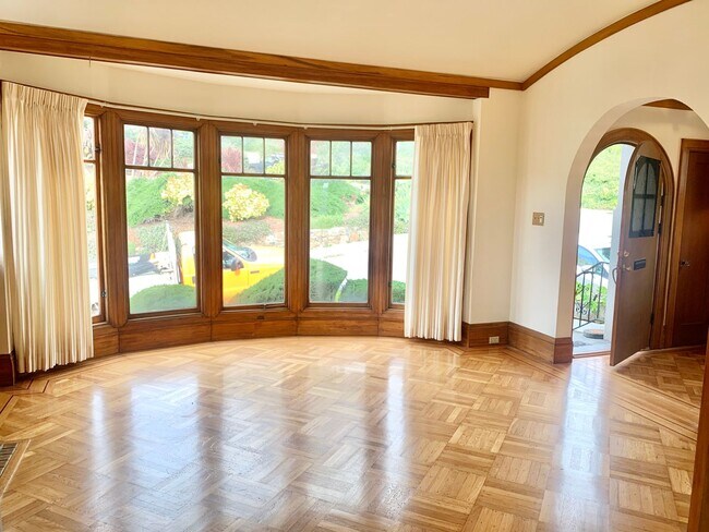 Foto del edificio - 3BR/2BA Spacious Westwood Highlands Home. ...