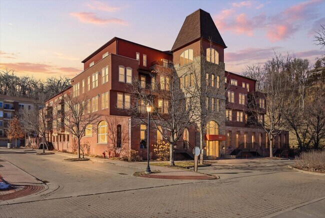 Foto del edificio - 640 Main St N