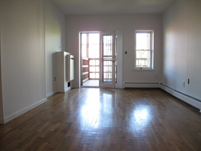 Building Photo - 98 Bright St