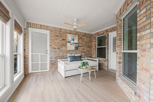 Foto del edificio - 478 Westshore Dr