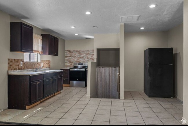 Foto del edificio - 57 N Center St