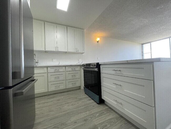 Foto del edificio - To register for the showing time below, no...