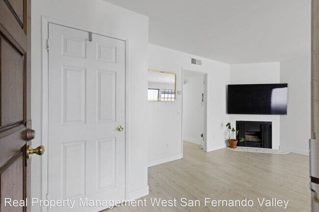 Foto del edificio - 2 br, 2 bath House - 21811 Saticoy St  #16