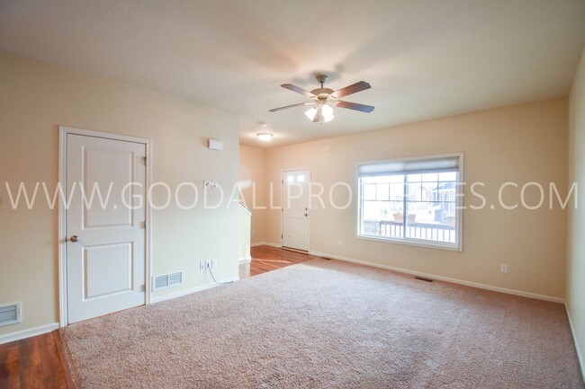 Foto del edificio - 3 Bed 2.5 bath end unit Townhome!