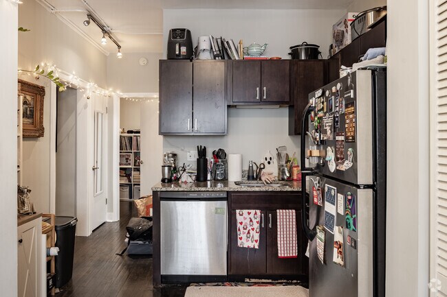 2 habitaciones, 1 baño - 800 pies cuadrados - Cocina - 924 W Newport Ave