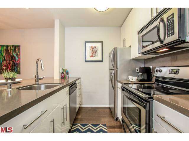 Foto del edificio - 141 S Clark Dr