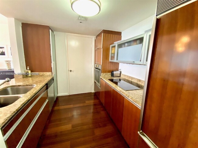 Building Photo - 17201 Collins Ave