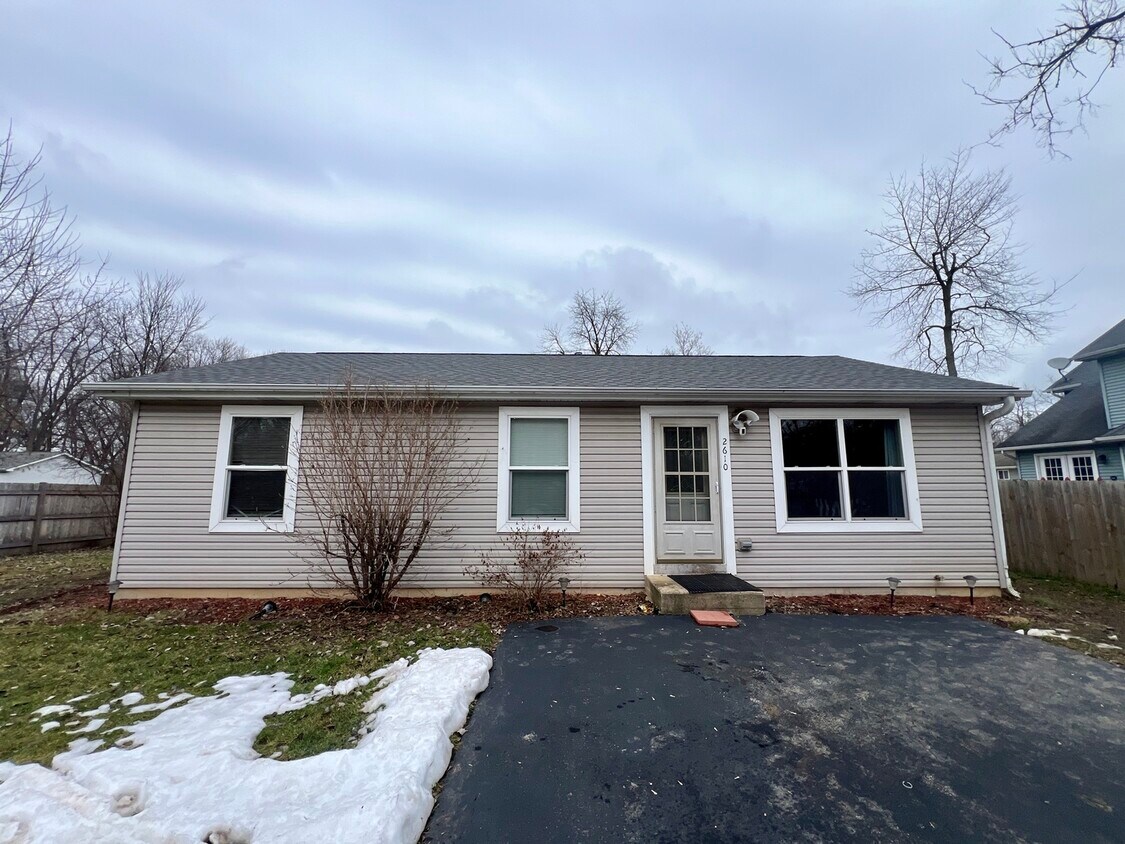Primary Photo - 2610 S Elmkirk Park