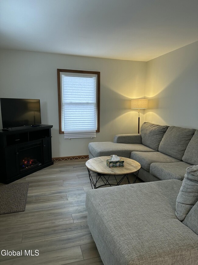 Building Photo - 14 Vanderbilt Ave