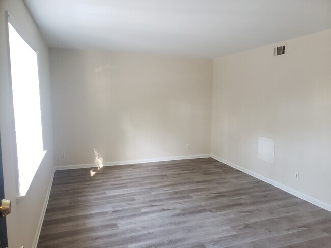 Foto del edificio - 5808 Hunting Ridge Ln