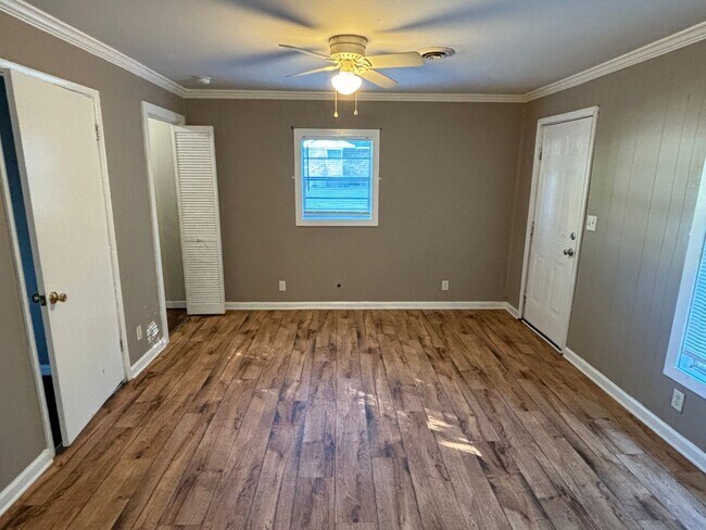 Foto del edificio - 1 Bedroom/1 Bath Triplex near VSU