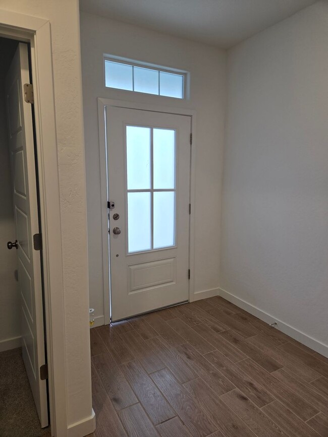 Building Photo - University Dr! Lemoore