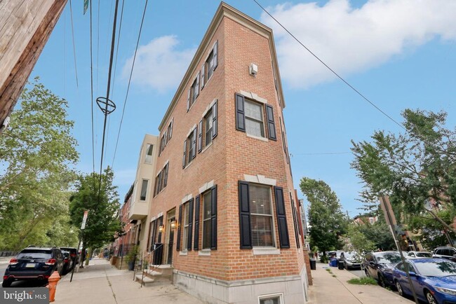 Building Photo - 2423 Grays Ferry Ave