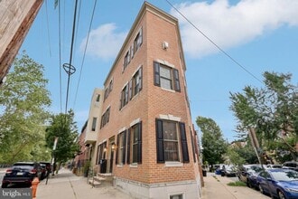 Building Photo - 2423 Grays Ferry Ave