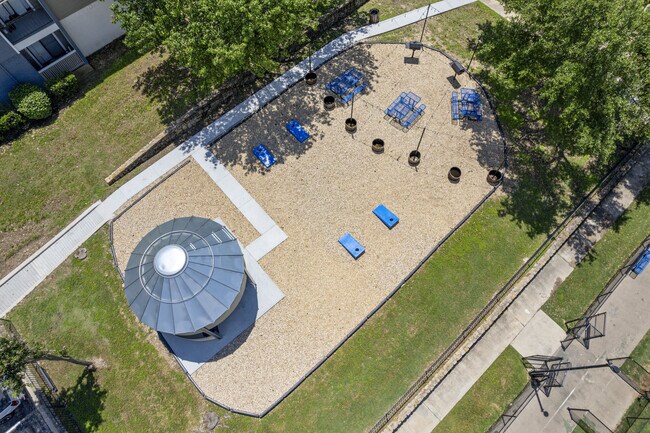 Foto del edificio - The Hilltop Apartment Homes