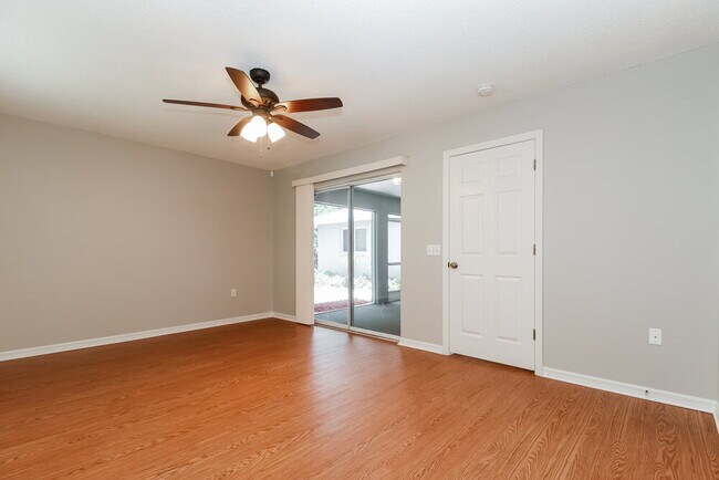 Foto del edificio - 2870 56th Ave Cir E