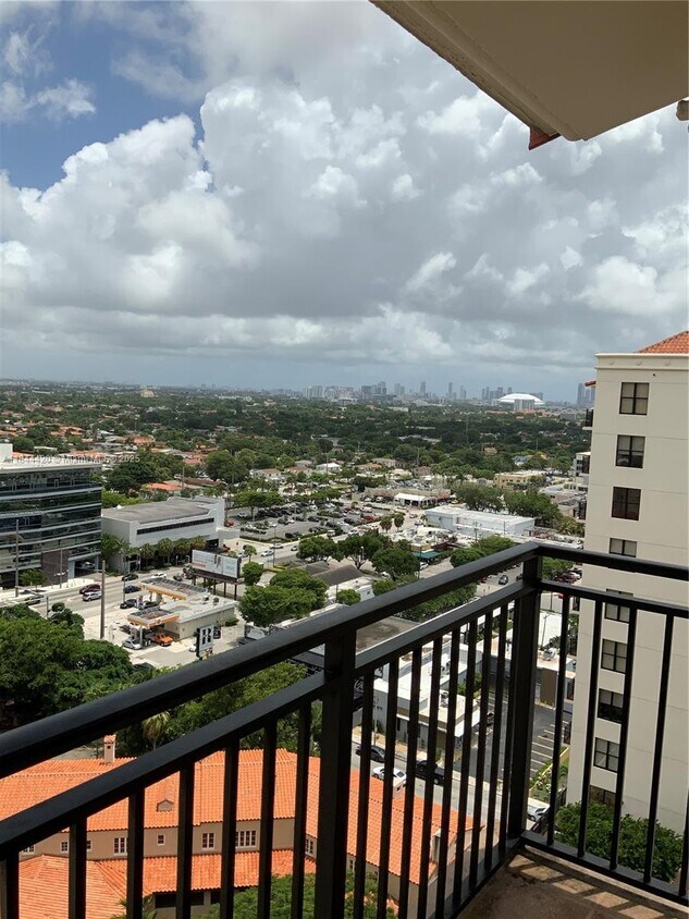 Foto principal - 888 Douglas Rd