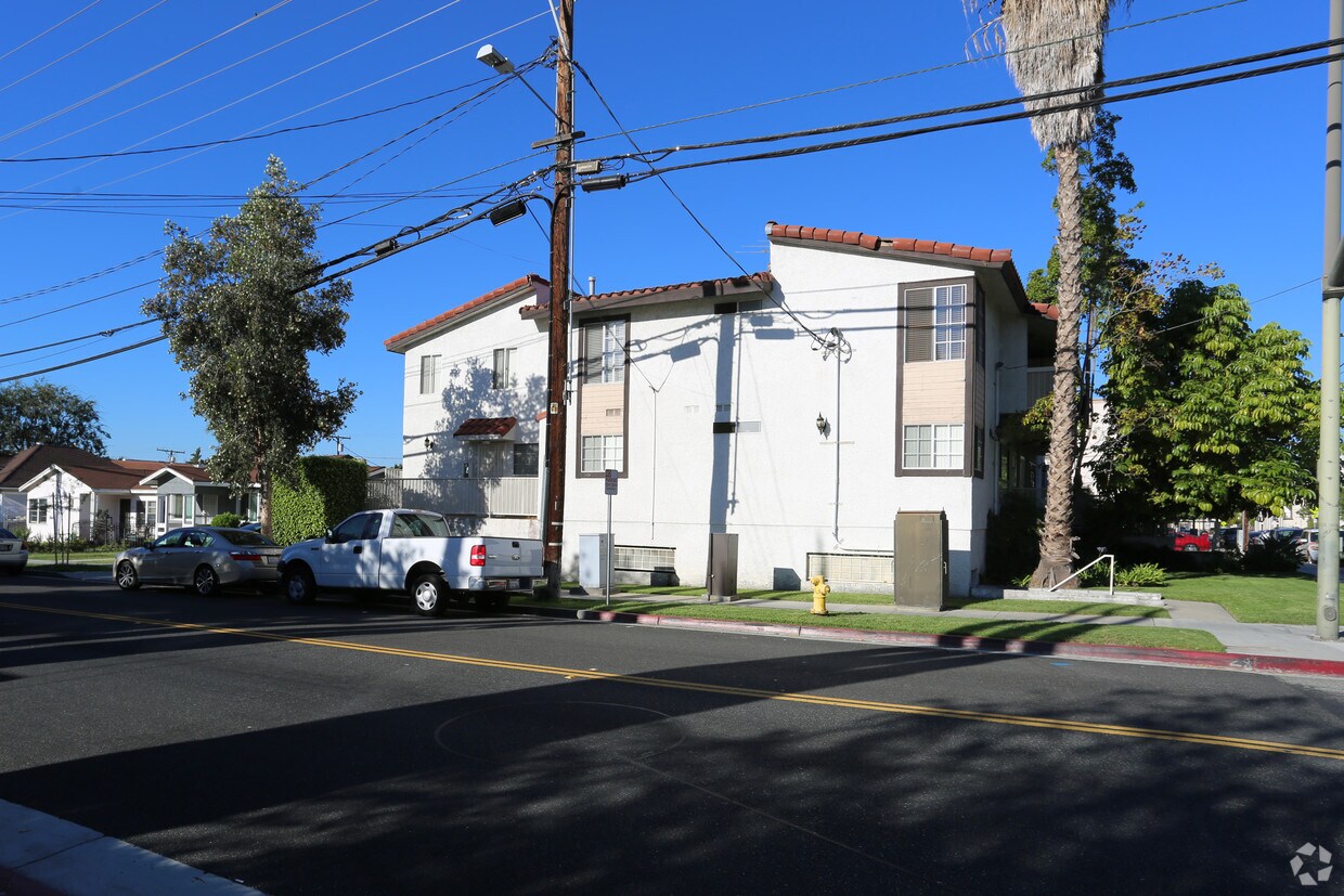 Foto del edificio - 1022 E Wilson Ave